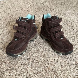 LL Bean womens snow sneaker size 9 wide